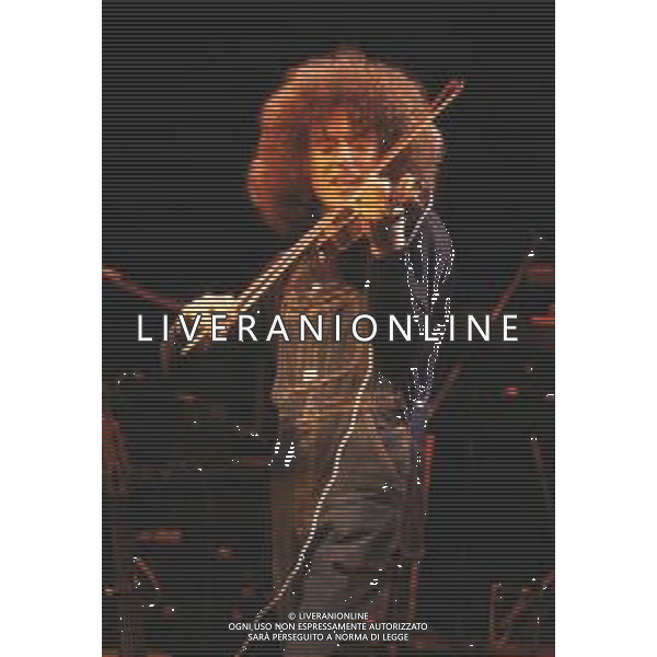 DIAP-RETROSPETTIVA ANGELO BRANDUARDI CANTANTE NELLA FOTO ANGELO BRANDUARDI NELL\'ANNO 1982 AG ALDO LIVERANI SAS