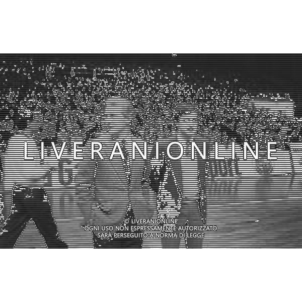 NEG- RETROSPETTIVA GIOVANNI TRAPATTONI ALLENATORE INTER NELLA FOTO GIOVANNI TRAPATTONI CON FRANCO CASALINI ALLENATORE TRACER MILANO BASKET NELL’ANNO 1988 AG ALDO LIVERANI SAS