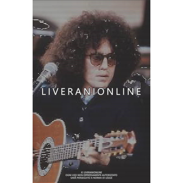 DIAP-RETROSPETTIVA ANGELO BRANDUARDI CANTANTE NELLA FOTO ANGELO BRANDUARDI NELL\'ANNO 1982 AG ALDO LIVERANI SAS