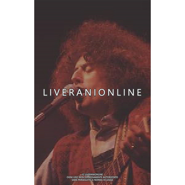 DIAP-RETROSPETTIVA ANGELO BRANDUARDI CANTANTE NELLA FOTO ANGELO BRANDUARDI NELL\'ANNO 1982 AG ALDO LIVERANI SAS