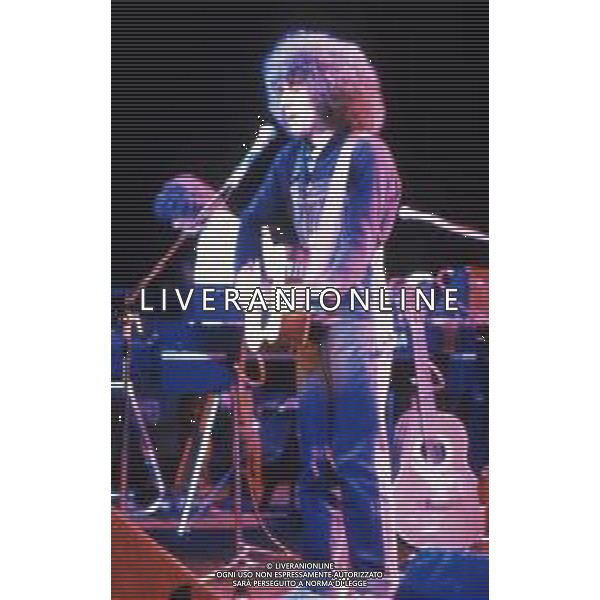 DIAP-RETROSPETTIVA ANGELO BRANDUARDI CANTANTE NELLA FOTO ANGELO BRANDUARDI NELL\'ANNO 1982 AG ALDO LIVERANI SAS