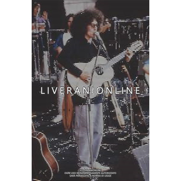 DIAP-RETROSPETTIVA ANGELO BRANDUARDI CANTANTE NELLA FOTO ANGELO BRANDUARDI NELL\'ANNO 1982 AG ALDO LIVERANI SAS