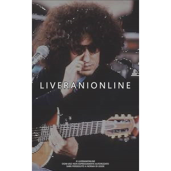 DIAP-RETROSPETTIVA ANGELO BRANDUARDI CANTANTE NELLA FOTO ANGELO BRANDUARDI NELL\'ANNO 1982 AG ALDO LIVERANI SAS