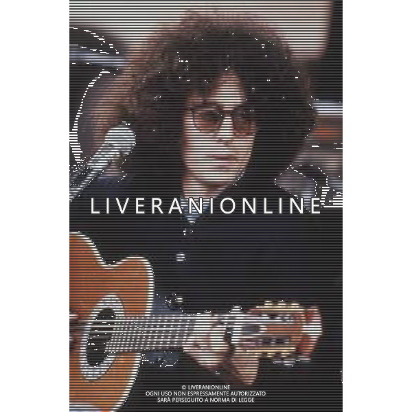 DIAP-RETROSPETTIVA ANGELO BRANDUARDI CANTANTE NELLA FOTO ANGELO BRANDUARDI NELL\'ANNO 1982 AG ALDO LIVERANI SAS