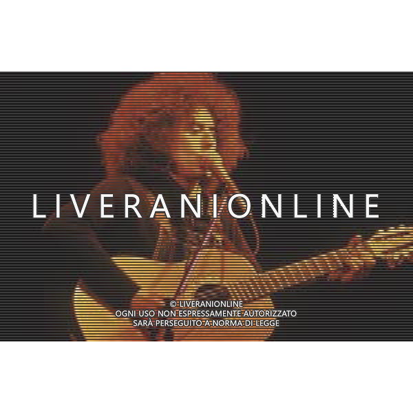 DIAP-RETROSPETTIVA ANGELO BRANDUARDI CANTANTE NELLA FOTO ANGELO BRANDUARDI NELL\'ANNO 1982 AG ALDO LIVERANI SAS