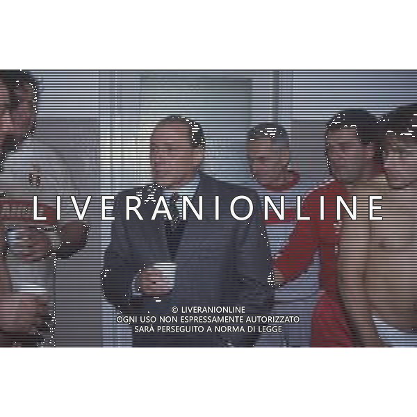 DIAP-RETROSPETTIVA SILVIO BERLUSCONI PRESIDENTE MILAN E PRESIDENTE RUGBY MEDIOLANUM NELLA FOTO SILVIO BERLUSCONI A MILANO NELL\'ANNO 1991-1992 IN VISITA ALLA SQUADRA DI RUGBY AG ALDO LIVERANI SAS