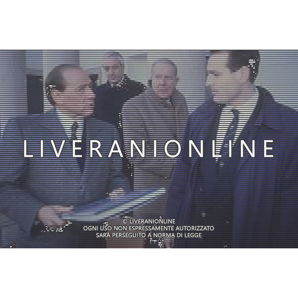 DIAP-RETROSPETTIVA SILVIO BERLUSCONI PRESIDENTE MILAN E PRESIDENTE RUGBY MEDIOLANUM NELLA FOTO SILVIO BERLUSCONI A MILANO NELL\'ANNO 1991-1992 IN VISITA ALLA SQUADRA DI RUGBY AG ALDO LIVERANI SAS