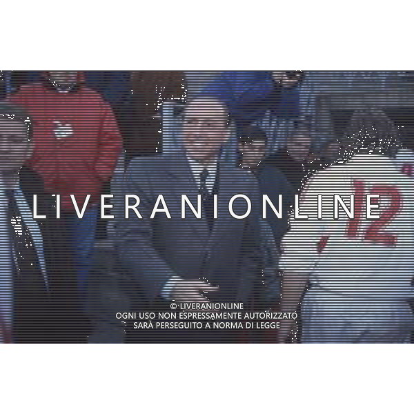 DIAP-RETROSPETTIVA SILVIO BERLUSCONI PRESIDENTE MILAN E PRESIDENTE RUGBY MEDIOLANUM NELLA FOTO SILVIO BERLUSCONI A MILANO NELL\'ANNO 1991-1992 IN VISITA ALLA SQUADRA DI RUGBY AG ALDO LIVERANI SAS
