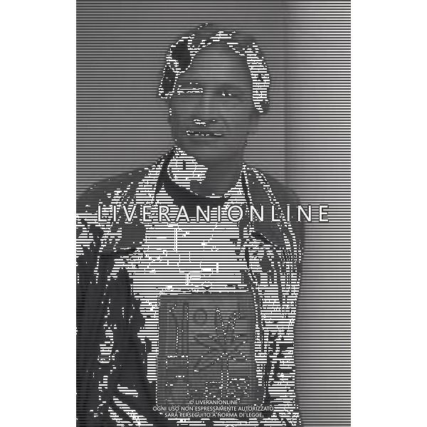 ST-RETROSPETTIVA VITTORIO MEZZOGIORNO ATTORE NNELLA FOTO VITTORIO MEZZOGIORNO A MILANO NELL\'ANNO 1991 AG ALDO LIVERANI SAS