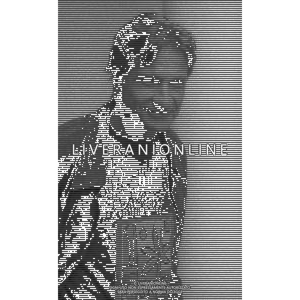 ST-RETROSPETTIVA VITTORIO MEZZOGIORNO ATTORE NNELLA FOTO VITTORIO MEZZOGIORNO A MILANO NELL\'ANNO 1991 AG ALDO LIVERANI SAS