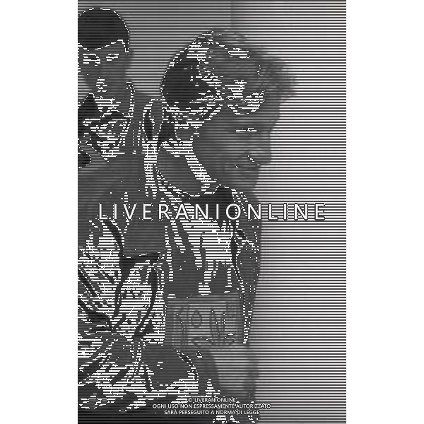 ST-RETROSPETTIVA VITTORIO MEZZOGIORNO ATTORE NNELLA FOTO VITTORIO MEZZOGIORNO A MILANO NELL\'ANNO 1991 AG ALDO LIVERANI SAS