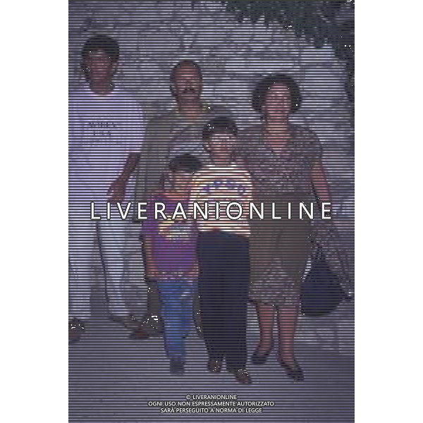 DIAP-RETROSPETTIVA SALVATORE CASCIO ATTORE NELLA FOTO SALVATORE CASCIO A TAORMINA NELL\'ANNO 1991 CON LA FAMIGLIA AG ALDO LIVERANI SAS