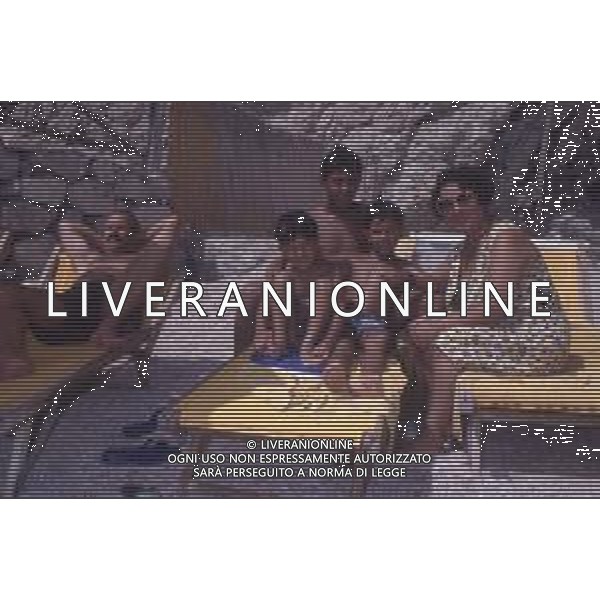 DIAP-RETROSPETTIVA SALVATORE CASCIO ATTORE NELLA FOTO SALVATORE CASCIO A TAORMINA NELL\'ANNO 1991 CON LA FAMIGLIA AG ALDO LIVERANI SAS