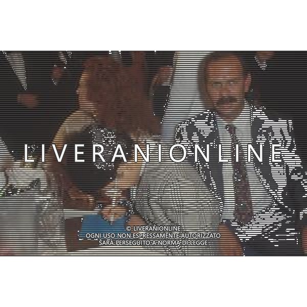 DIAP-RETROSPETTIVA SALVATORE CASCIO ATTORE NELLA FOTO SALVATORE CASCIO A TAORMINA NELL\'ANNO 1991 CON LA FAMIGLIA AG ALDO LIVERANI SAS