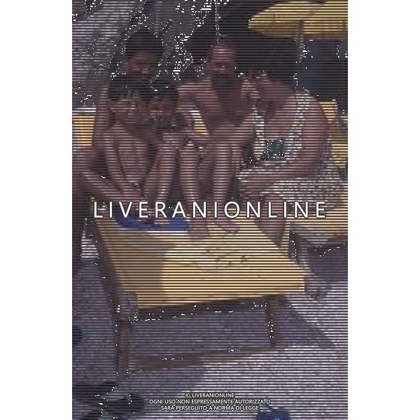 DIAP-RETROSPETTIVA SALVATORE CASCIO ATTORE NELLA FOTO SALVATORE CASCIO A TAORMINA NELL\'ANNO 1991 CON LA FAMIGLIA AG ALDO LIVERANI SAS