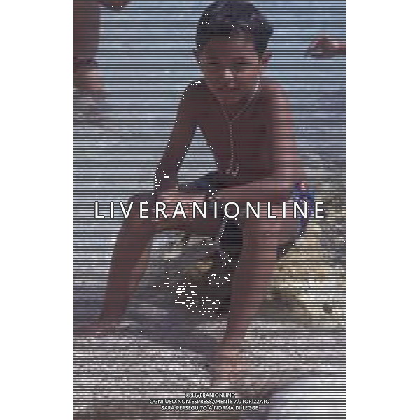 DIAP-RETROSPETTIVA SALVATORE CASCIO ATTORE NELLA FOTO SALVATORE CASCIO A TAORMINA NELL\'ANNO 1991 CON LA FAMIGLIA AG ALDO LIVERANI SAS