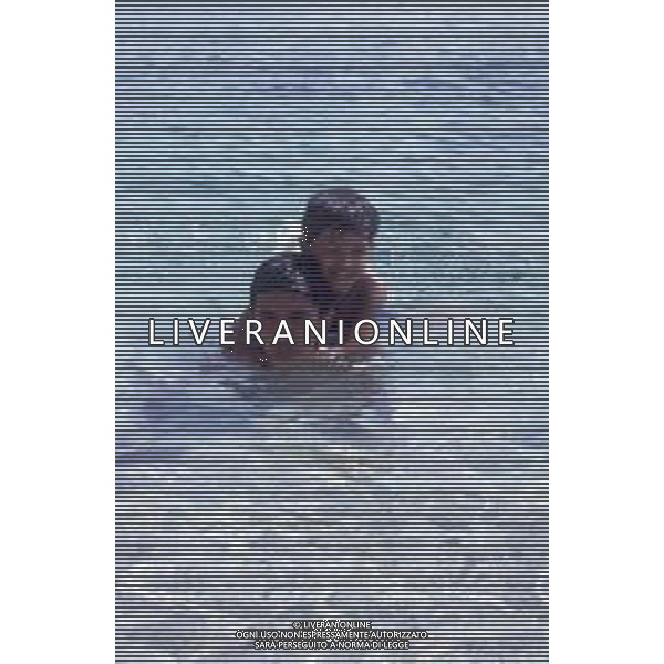 DIAP-RETROSPETTIVA SALVATORE CASCIO ATTORE NELLA FOTO SALVATORE CASCIO A TAORMINA NELL\'ANNO 1991 CON LA FAMIGLIA AG ALDO LIVERANI SAS