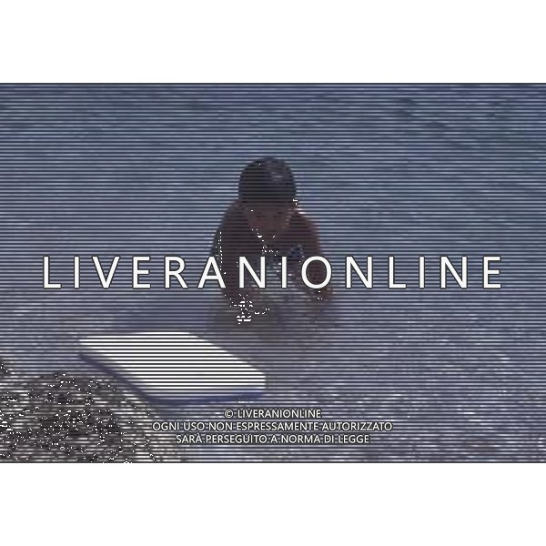 DIAP-RETROSPETTIVA SALVATORE CASCIO ATTORE NELLA FOTO SALVATORE CASCIO A TAORMINA NELL\'ANNO 1991 CON LA FAMIGLIA AG ALDO LIVERANI SAS