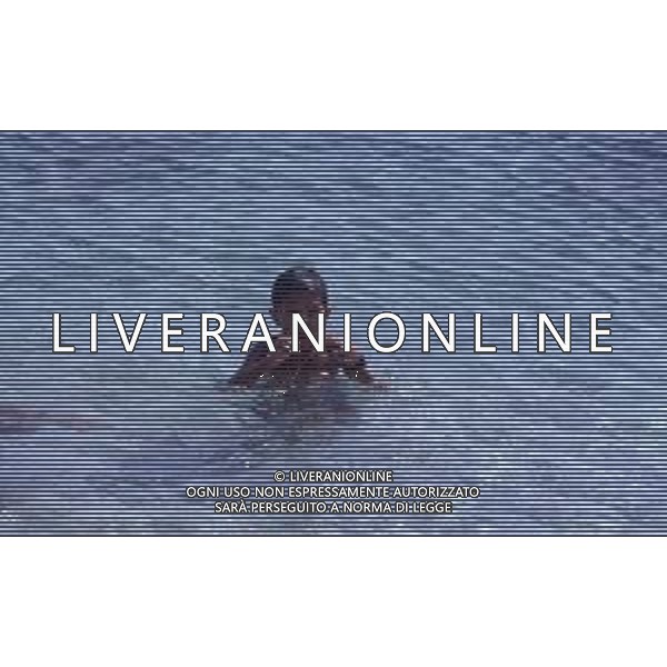 DIAP-RETROSPETTIVA SALVATORE CASCIO ATTORE NELLA FOTO SALVATORE CASCIO A TAORMINA NELL\'ANNO 1991 CON LA FAMIGLIA AG ALDO LIVERANI SAS