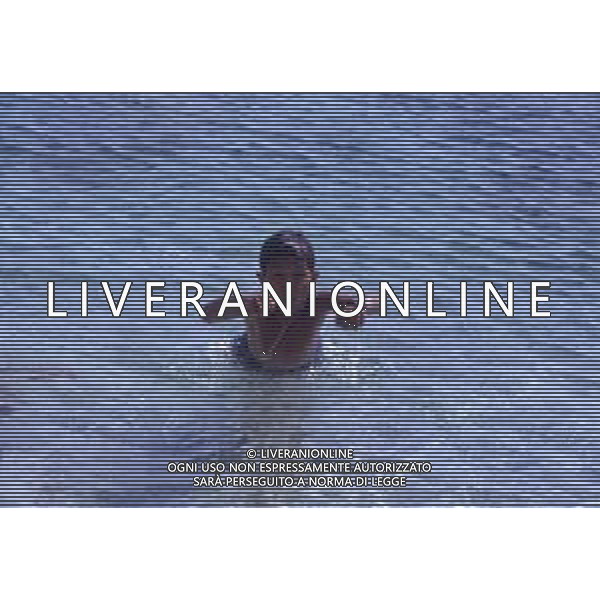 DIAP-RETROSPETTIVA SALVATORE CASCIO ATTORE NELLA FOTO SALVATORE CASCIO A TAORMINA NELL\'ANNO 1991 CON LA FAMIGLIA AG ALDO LIVERANI SAS