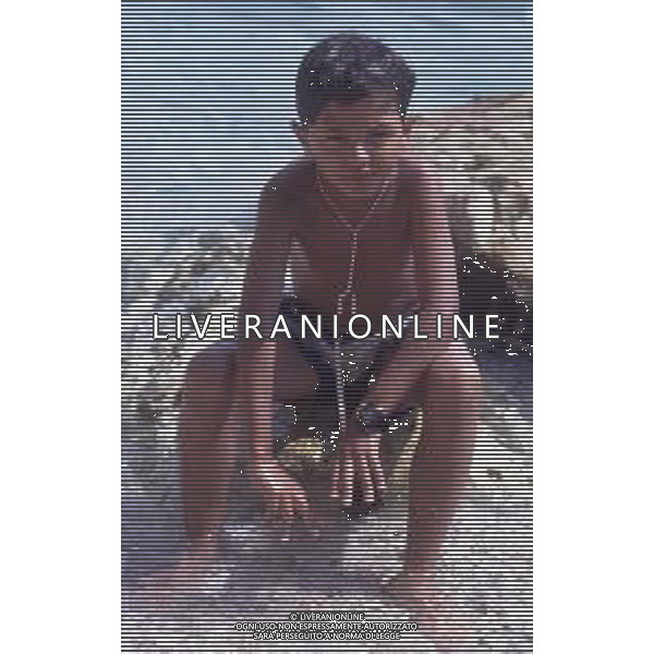 DIAP-RETROSPETTIVA SALVATORE CASCIO ATTORE NELLA FOTO SALVATORE CASCIO A TAORMINA NELL\'ANNO 1991 CON LA FAMIGLIA AG ALDO LIVERANI SAS