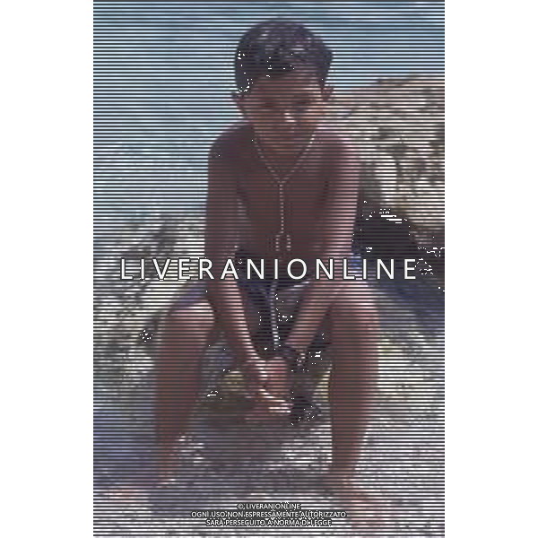 DIAP-RETROSPETTIVA SALVATORE CASCIO ATTORE NELLA FOTO SALVATORE CASCIO A TAORMINA NELL\'ANNO 1991 CON LA FAMIGLIA AG ALDO LIVERANI SAS