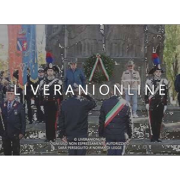 IMOLA 04 11 2025 Cerimonia del 4 Novembre: Imola celebra l’Unita’ Nazionale e le Forze Armate NELLA FOTO Monumento ai Caduti della Prima Guerra Mondiale, nel giardino ‘Stefanino Curti’.SINDACO MARCO PANIERI E COL.FRANCO CAMAGGI DEPOSIZIONE DI UNA CORONA AL MONUMENTO STEFANINO CURTI ©SANNA - AGENZIA ALDO LIVERANI SAS