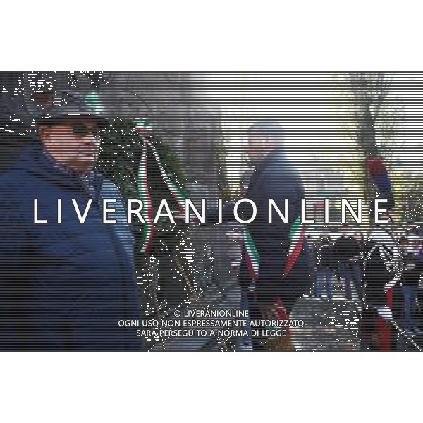 IMOLA 04 11 2025 Cerimonia del 4 Novembre: Imola celebra l’Unita’ Nazionale e le Forze Armate NELLA FOTO Monumento ai Caduti della Prima Guerra Mondiale, nel giardino ‘Stefanino Curti’.SINDACO MARCO PANIERI E COL.FRANCO CAMAGGI DEPOSIZIONE DI UNA CORONA AL MONUMENTO STEFANINO CURTI ©SANNA - AGENZIA ALDO LIVERANI SAS