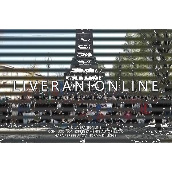 IMOLA 04 11 2025 Cerimonia del 4 Novembre: Imola celebra l’Unita’ Nazionale e le Forze Armate NELLA FOTO IMOLA 04 11 2025 Cerimonia del 4 Novembre: Imola celebra l’Unita’ Nazionale e le Forze Armate NELLA FOTO Monumento ai Caduti della Prima Guerra Mondiale, nel giardino ‘Stefanino Curti’. COL.FRANCO CAMAGGI SINDACO MARCO PANIERI FORZE DELL\'ORDINE Presenti ANCHE alla cerimonia anche alcune classi delle scuole imolesi: la 2™A e la 2™D della scuola secondaria di primo grado ‘Sante Zennaro’ (I.C. n. 5) e la 3™E della scuola secondaria di primo grado ‘Innocenzo da Imola’ (I.C. n. 2), che hanno partecipato con grande attenzione e rispetto. Arrivati anche i bimbi della scuola dell’infanzia (paritaria) ‘Giardino d’infanzia’. ©SANNA - AGENZIA ALDO LIVERANI SAS