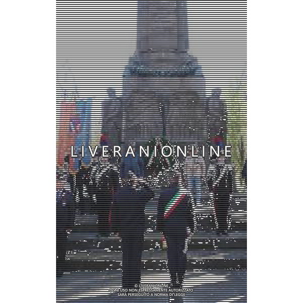 IMOLA 04 11 2025 Cerimonia del 4 Novembre: Imola celebra l’Unita’ Nazionale e le Forze Armate NELLA FOTO Monumento ai Caduti della Prima Guerra Mondiale, nel giardino ‘Stefanino Curti’.SINDACO MARCO PANIERI E COL.FRANCO CAMAGGI DEPOSIZIONE DI UNA CORONA AL MONUMENTO STEFANINO CURTI ©SANNA - AGENZIA ALDO LIVERANI SAS