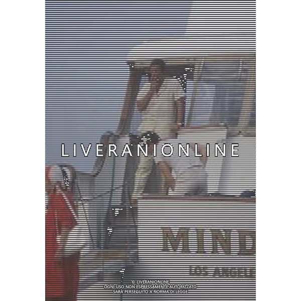 DIAP-RETROSPETTIVA ROGER MOORE ATTORE NELLA FOTO ROGER MOORE NELL\'ANNO 1985 AG ALDO LIVERANI SAS