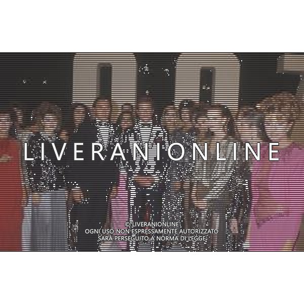 DIAP-RETROSPETTIVA ROGER MOORE ATTORE NELLA FOTO ROGER MOORE CON PIPPO BAUDO A ROMA NELL\'ANNO 1985 AG ALDO LIVERANI SAS