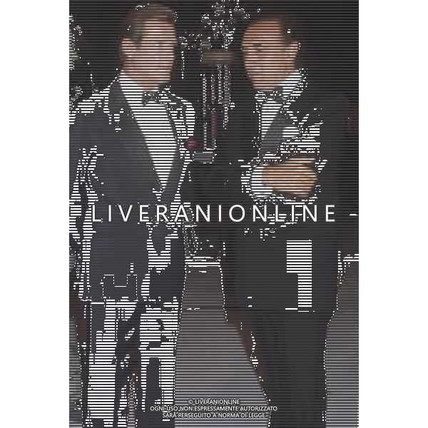 DIAP-RETROSPETTIVA ROGER MOORE ATTORE NELLA FOTO ROGER MOORE CON PIPPO BAUDO A ROMA NELL\'ANNO 1985 AG ALDO LIVERANI SAS