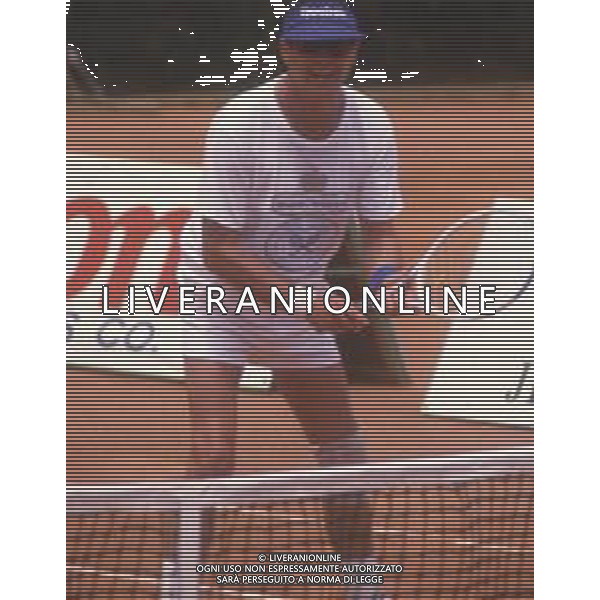 DIAP-RETROSPETTIVA ROGER MOORE ATTORE NELLA FOTO ROGER MOORE A MONTECARLO AL TORNEO DI TENNIS NELL\'ANNO 1988 AG ALDO LIVERANI SAS
