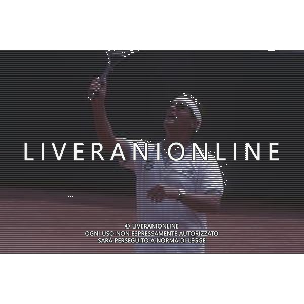 DIAP-RETROSPETTIVA ROGER MOORE ATTORE NELLA FOTO ROGER MOORE A MONTECARLO AL TORNEO DI TENNIS NELL\'ANNO 1988 AG ALDO LIVERANI SAS