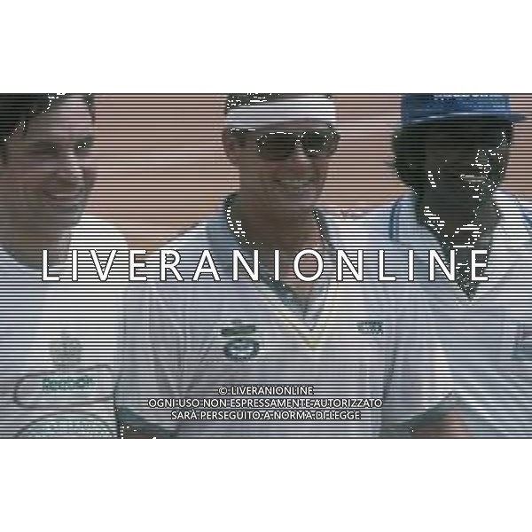 DIAP-RETROSPETTIVA ROGER MOORE ATTORE NELLA FOTO ROGER MOORE A MONTECARLO AL TORNEO DI TENNIS NELL\'ANNO 1988 AG ALDO LIVERANI SAS