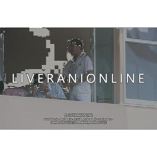 DIAP-RETROSPETTIVA ROGER MOORE ATTORE NELLA FOTO ROGER MOORE A MONTECARLO AL TORNEO DI TENNIS NELL\'ANNO 1988 AG ALDO LIVERANI SAS