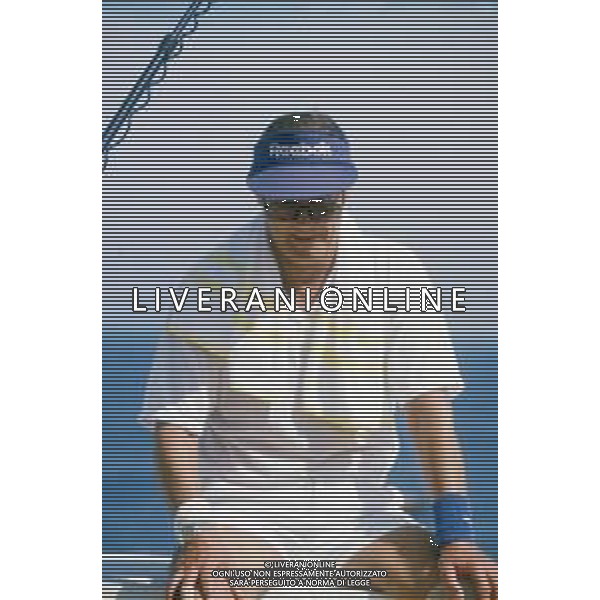 DIAP-RETROSPETTIVA ROGER MOORE ATTORE NELLA FOTO ROGER MOORE A MONTECARLO AL TORNEO DI TENNIS NELL\'ANNO 1988 AG ALDO LIVERANI SAS