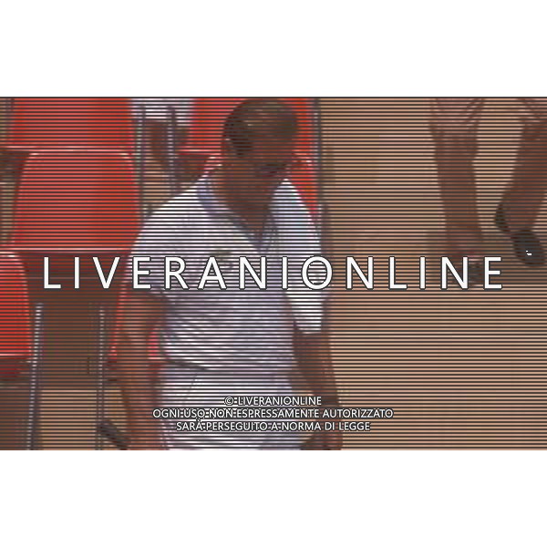 DIAP-RETROSPETTIVA ROGER MOORE ATTORE NELLA FOTO ROGER MOORE A MONTECARLO AL TORNEO DI TENNIS NELL\'ANNO 1988 AG ALDO LIVERANI SAS