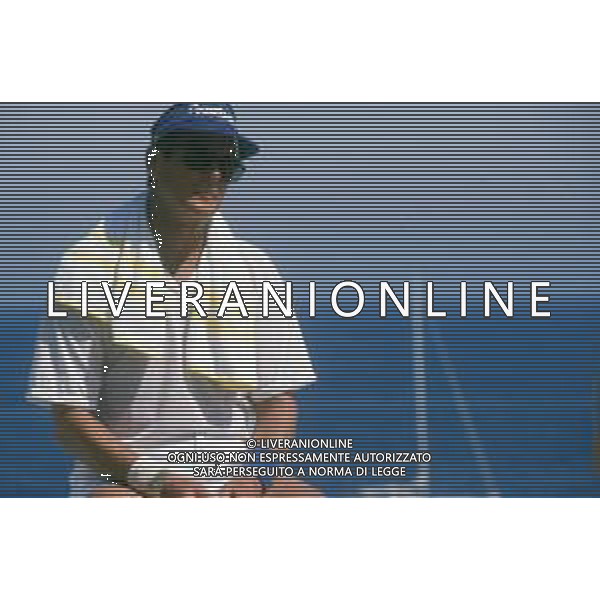 DIAP-RETROSPETTIVA ROGER MOORE ATTORE NELLA FOTO ROGER MOORE A MONTECARLO AL TORNEO DI TENNIS NELL\'ANNO 1988 AG ALDO LIVERANI SAS