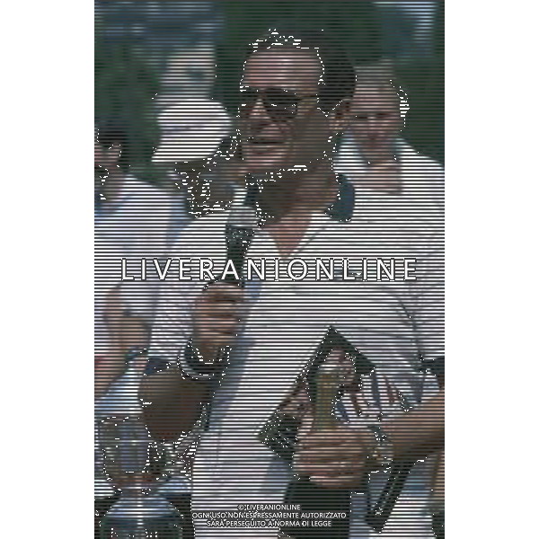 DIAP-RETROSPETTIVA ROGER MOORE ATTORE NELLA FOTO ROGER MOORE A MONTECARLO AL TORNEO DI TENNIS NELL\'ANNO 1988 AG ALDO LIVERANI SAS