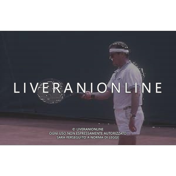 DIAP-RETROSPETTIVA ROGER MOORE ATTORE NELLA FOTO ROGER MOORE A MONTECARLO AL TORNEO DI TENNIS NELL\'ANNO 1988 AG ALDO LIVERANI SAS