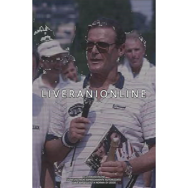 DIAP-RETROSPETTIVA ROGER MOORE ATTORE NELLA FOTO ROGER MOORE A MONTECARLO AL TORNEO DI TENNIS NELL\'ANNO 1988 AG ALDO LIVERANI SAS