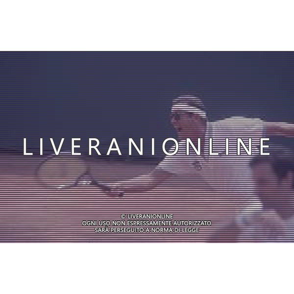 DIAP-RETROSPETTIVA ROGER MOORE ATTORE NELLA FOTO ROGER MOORE A MONTECARLO AL TORNEO DI TENNIS NELL\'ANNO 1988 AG ALDO LIVERANI SAS