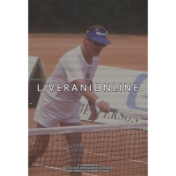 DIAP-RETROSPETTIVA ROGER MOORE ATTORE NELLA FOTO ROGER MOORE A MONTECARLO AL TORNEO DI TENNIS NELL\'ANNO 1988 AG ALDO LIVERANI SAS