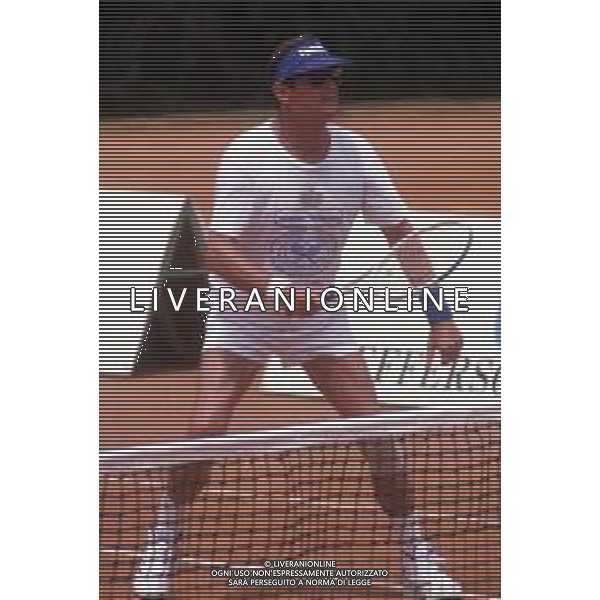 DIAP-RETROSPETTIVA ROGER MOORE ATTORE NELLA FOTO ROGER MOORE A MONTECARLO AL TORNEO DI TENNIS NELL\'ANNO 1988 AG ALDO LIVERANI SAS