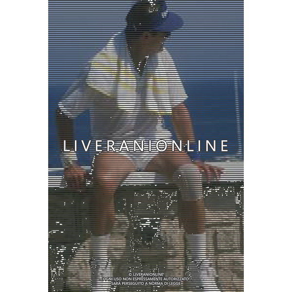 DIAP-RETROSPETTIVA ROGER MOORE ATTORE NELLA FOTO ROGER MOORE A MONTECARLO AL TORNEO DI TENNIS NELL\'ANNO 1988 AG ALDO LIVERANI SAS