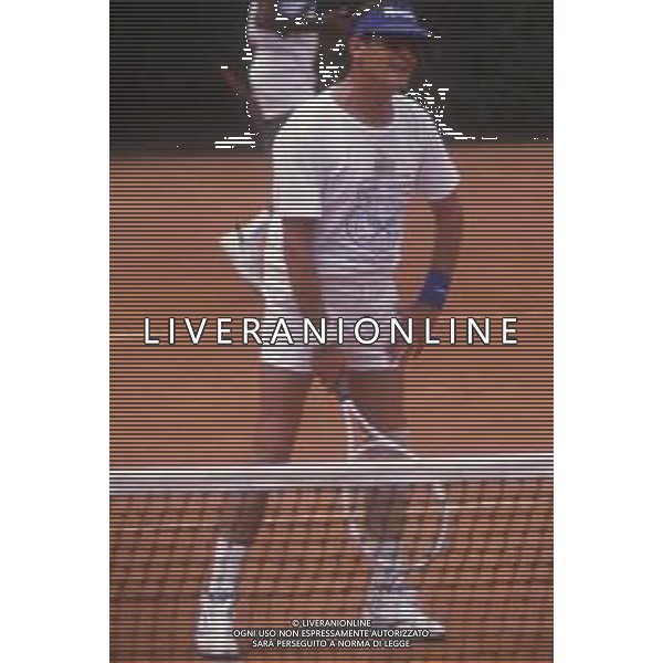 DIAP-RETROSPETTIVA ROGER MOORE ATTORE NELLA FOTO ROGER MOORE A MONTECARLO AL TORNEO DI TENNIS NELL\'ANNO 1988 AG ALDO LIVERANI SAS