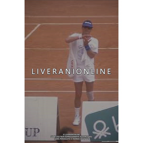 DIAP-RETROSPETTIVA ROGER MOORE ATTORE NELLA FOTO ROGER MOORE A MONTECARLO AL TORNEO DI TENNIS NELL\'ANNO 1988 AG ALDO LIVERANI SAS