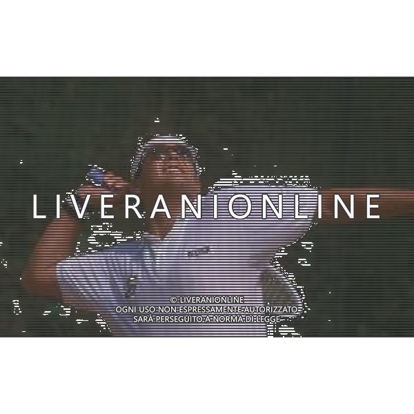 DIAP-RETROSPETTIVA ROGER MOORE ATTORE NELLA FOTO ROGER MOORE A MONTECARLO AL TORNEO DI TENNIS NELL\'ANNO 1988 AG ALDO LIVERANI SAS